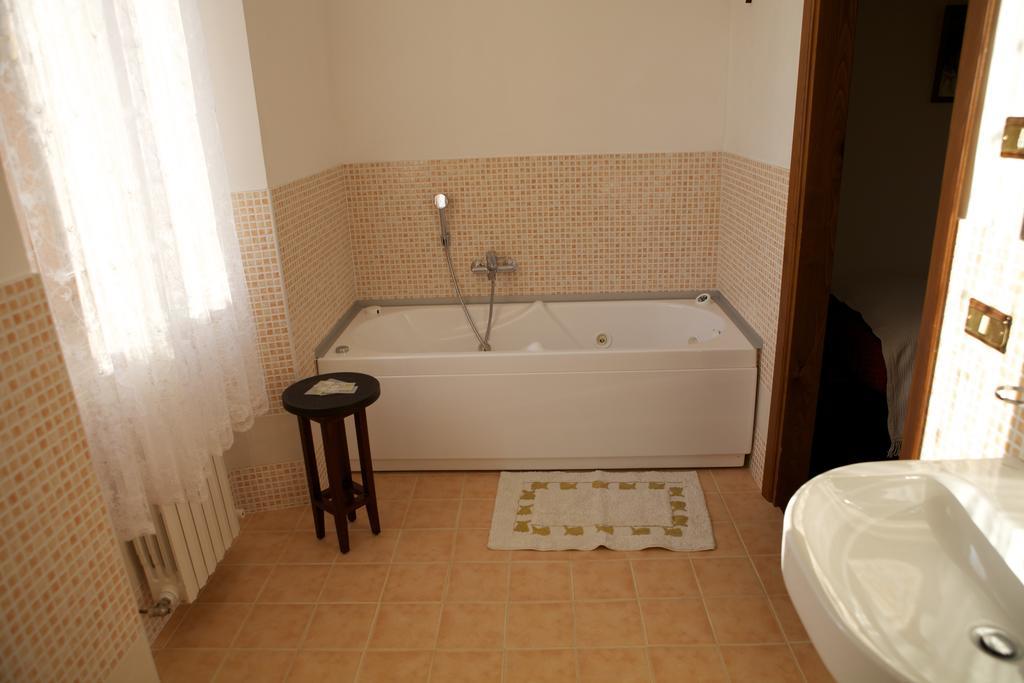 Agriturismo La Rocca Otel Marsia Oda fotoğraf
